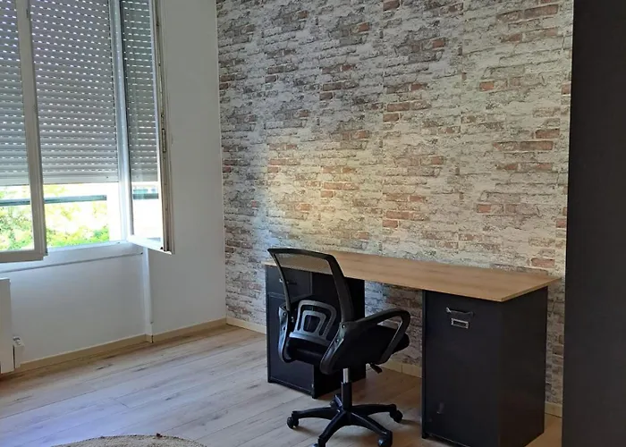 Confortable De 3 Pieces Apartamento
